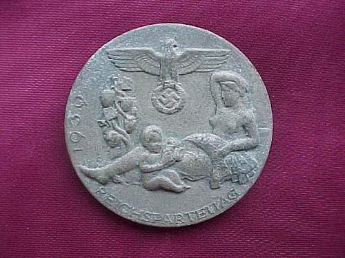Reichpartietag 1939 tinnie and Heer cap eagle: Good or bad pieces?