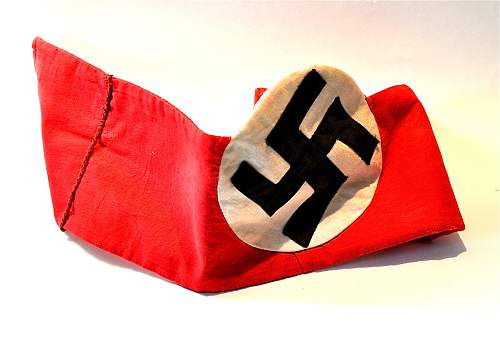 Q: Armband with swastika