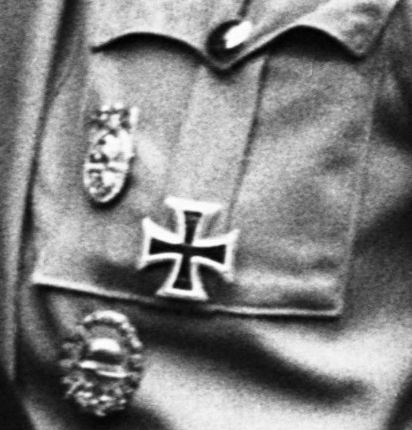 Need Help to identify tinnies and badges worn by Hitler 1932 - 34