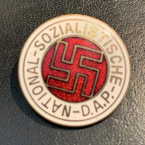 A White NSDAP badge? Really?