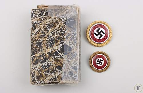 Gold party badge / Goldenes Ehrenzeichen der NSDAP