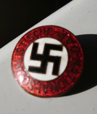 Standard early Partei pin