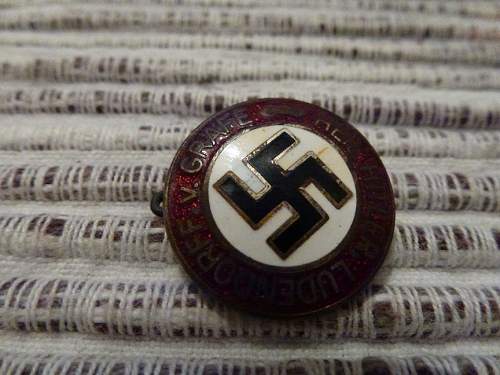 German pin badges - are these original?