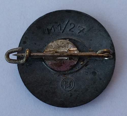 Late war zinc badge M1/27