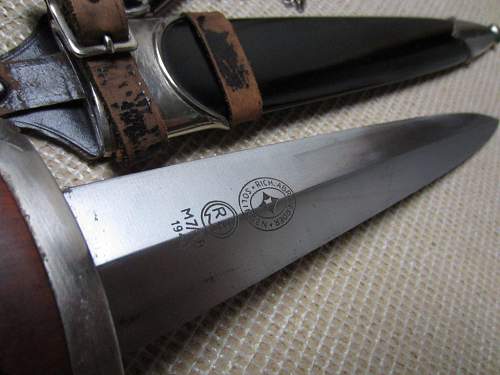 NSKK dagger with vertical hanger