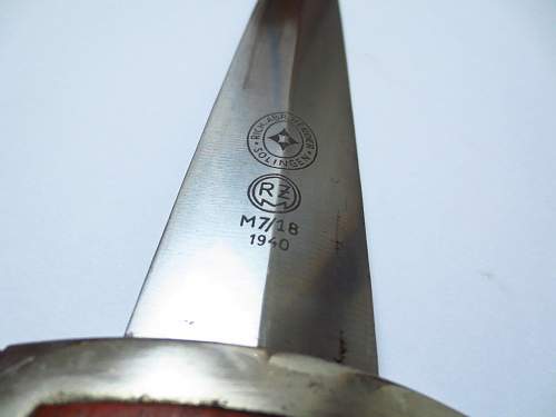 NSKK dagger with vertical hanger