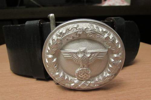 Officer Belt q Buckles original?