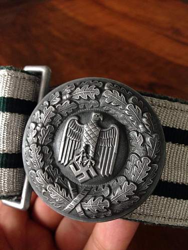 PLEASE HELP !! Wh officer brocade belt.