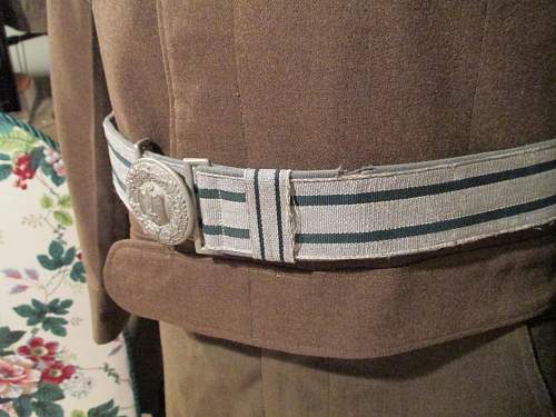 Unmarked Heer Officer Buckle and Brocade