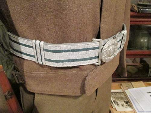 Unmarked Heer Officer Buckle and Brocade