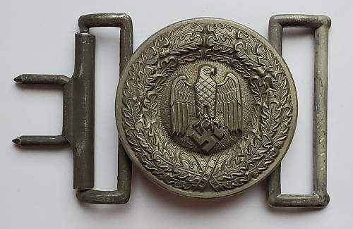 Several Heer officers belt buckles