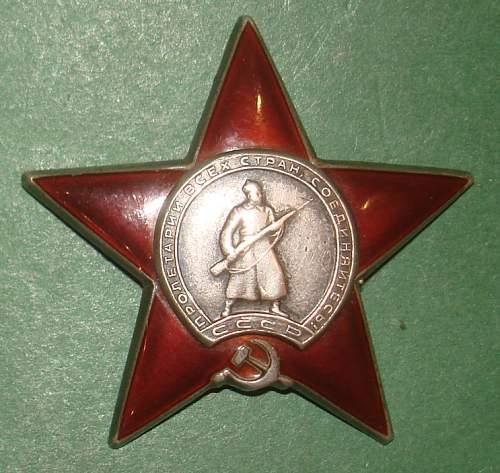 Red Star awarded to female medical captain with photo