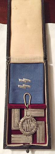 Need opinions on Cased 12 yr SS Long Service Award (In German: SS-Dienstauszeichnung 2.Stufe (12 Jahre))...