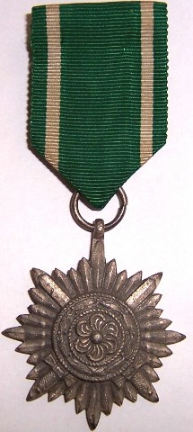 4 year service in the wehrmacht medal with green ribbon