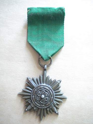 4 year service in the wehrmacht medal with green ribbon