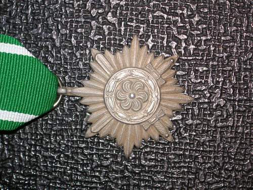2nd class ostvolk in bronze with swords (flat reverse and no rope around the flower). wartime,57 or just a repro?