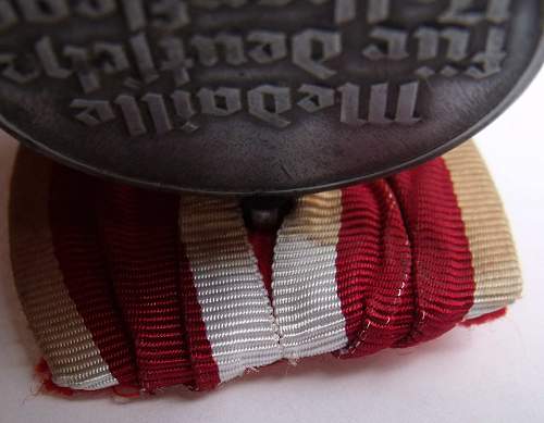 Medaille zum Ehrenzeichen für Deutsche Volkspflege mit Schwertern parade mount