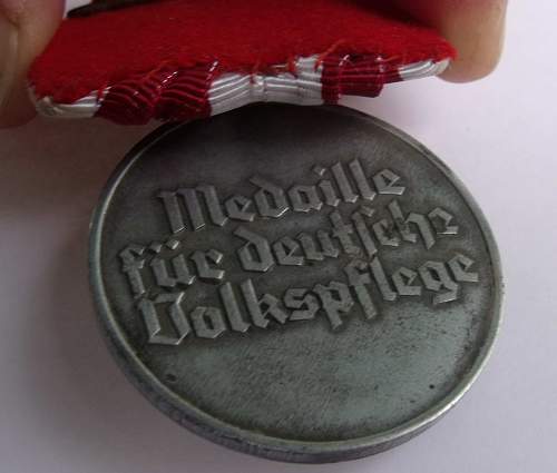 Medaille zum Ehrenzeichen für Deutsche Volkspflege mit Schwertern parade mount