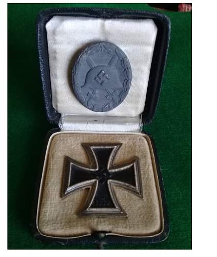 WW2 German Iron cross with wound badge - Please assist.