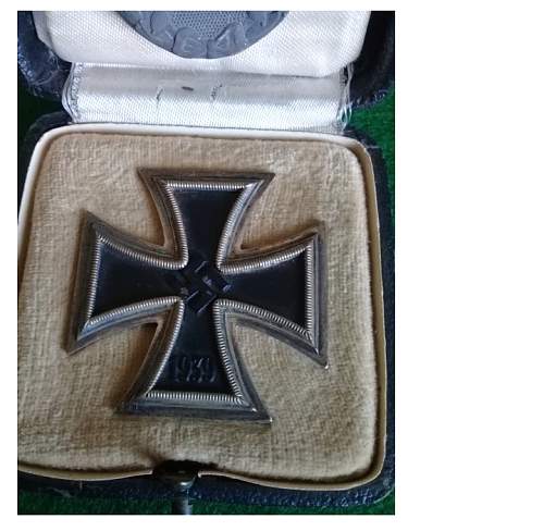 WW2 German Iron cross with wound badge - Please assist.