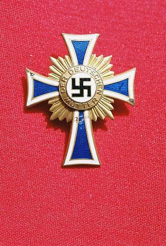 Mutterkreuz brooch..???