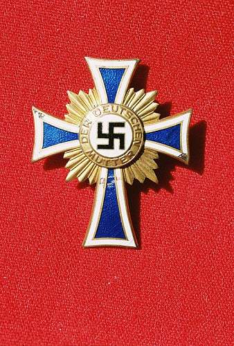 Mutterkreuz brooch..???