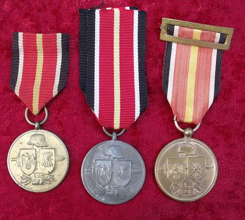 Spanish Blue Divison MEDALS &quot;Rusia 1941&quot; + &quot;Voluntarios en Russia&quot;