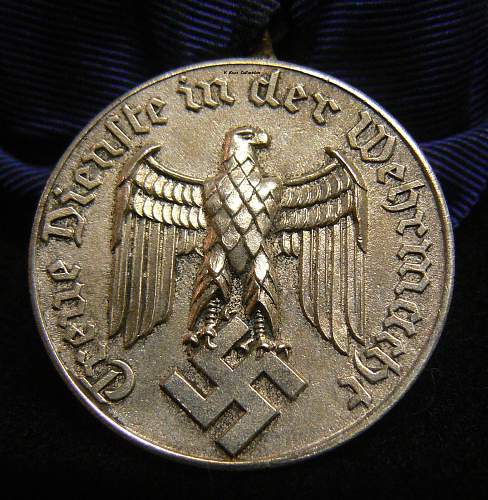 Assistance with Dienstauszeichnung der Wehrmacht medal