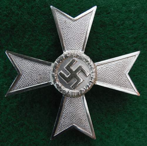 Need Help! Kriegsverdienstkreuz 1.Klasse ohne Schwerter &quot;50&quot;