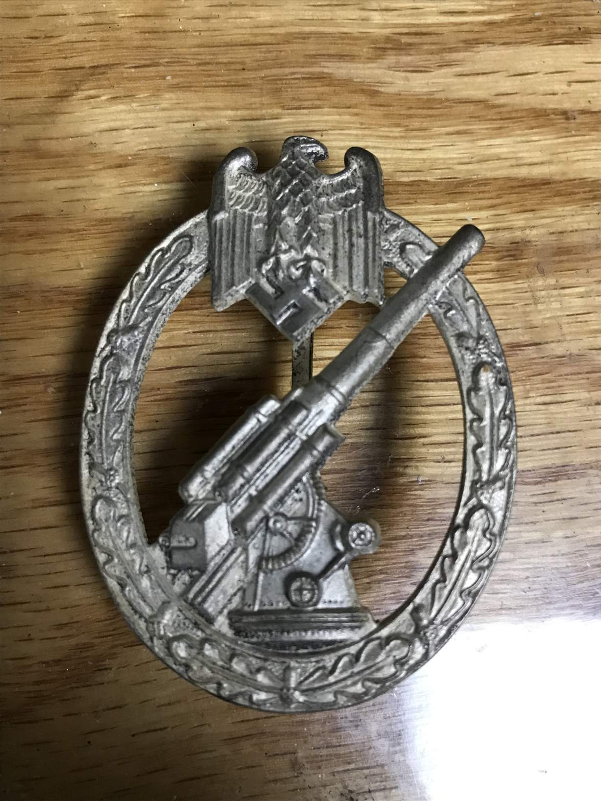 https://www.warrelics.eu/forum/attachments/orders-decorations-third-reich/1672216d1693208564-heeres-flakabzeichen-real-007.jpg