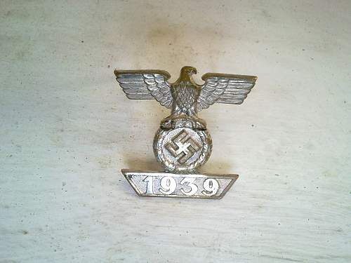 Luftwaffe badge and 1939 Eisernes Kreuz Spange 2kl.