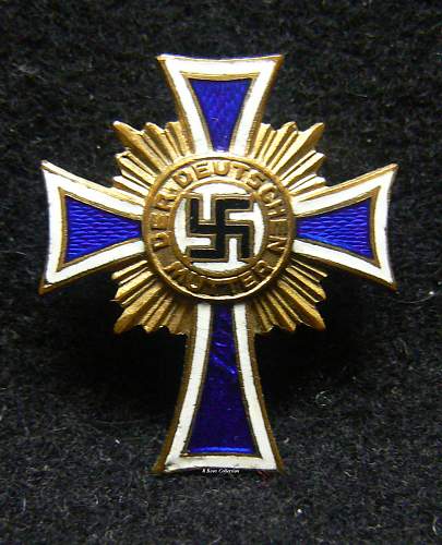 Ehrenkreuz der Deutsche Mutter Erste Stufe (Gold) - denazified version?