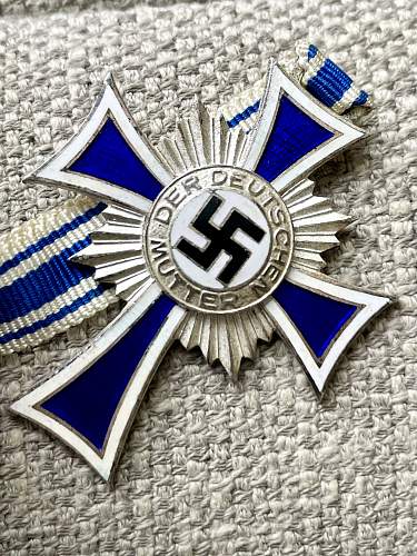 Hi. Can anyone tell me if this silver mutterkreuz is real or not. Thank you.