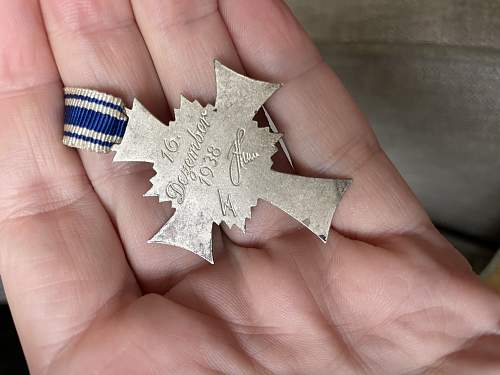 Hi. Can anyone tell me if this silver mutterkreuz is real or not. Thank you.