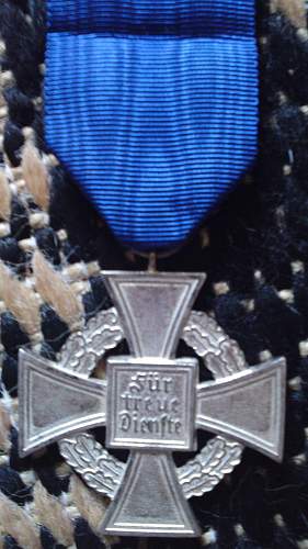 Denazified 25 year service medal (Treuedienst-Ehrenzeichen) &amp; gun powder tin
