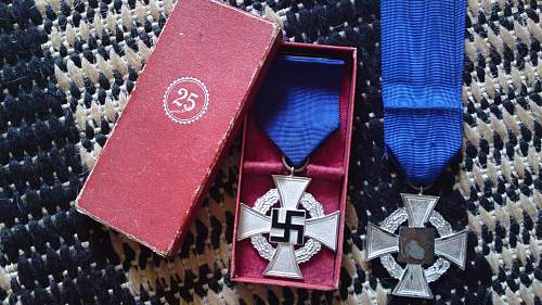 Denazified 25 year service medal (Treuedienst-Ehrenzeichen) &amp; gun powder tin