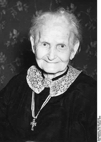 100 year old lady awarded the Ehrenkreuz der Deutschen Mutter