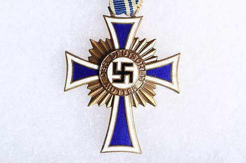 Kreuz Der Deutschen Mutter and Kampfbinde