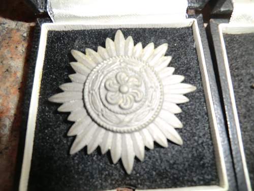 Ostvolkmedaille 1er Klasse in Gold, Silber und Bronze mit Schwertern und etui.