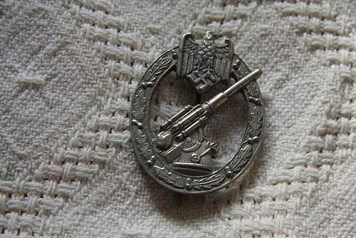 Large selection of combat badges, need help please!