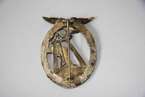 Large selection of combat badges, need help please!