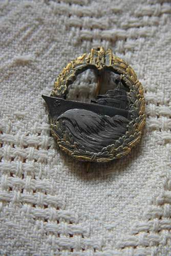 Large selection of combat badges, need help please!