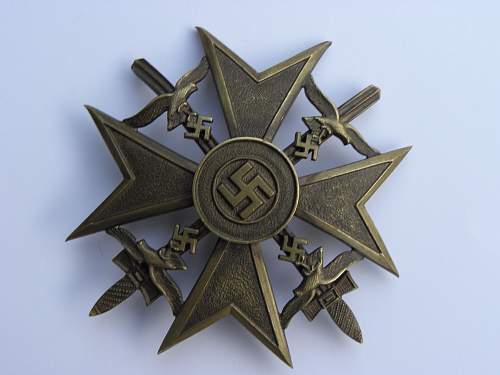 Spanienkreuz in Bronze mit Schwerter, is it real?