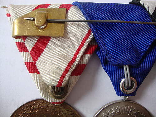 Triple Trifold medal bar