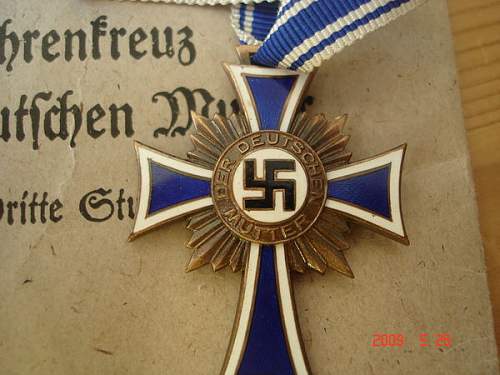 real or fake Ehrenkreuz der Deutsche Mutter in bronze/gold&quot;