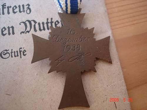 real or fake Ehrenkreuz der Deutsche Mutter in bronze/gold&quot;