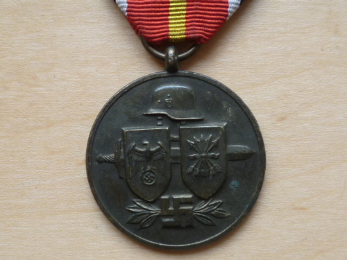 Tapferkeits- und Erinnerungsmedaille der Spanischen &quot;Blauen Division&quot; medal: original?