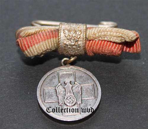 Medaille zum Ehrenzeichen für Deutsche Volkspflege display.
