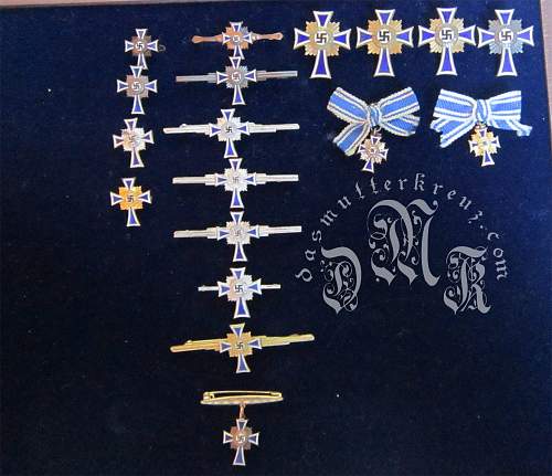 Ehrenkreuz der Deutsche Mutter Display