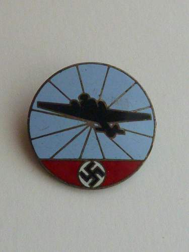 Luftwaffe civil badge made by Preissler Pfzorheim